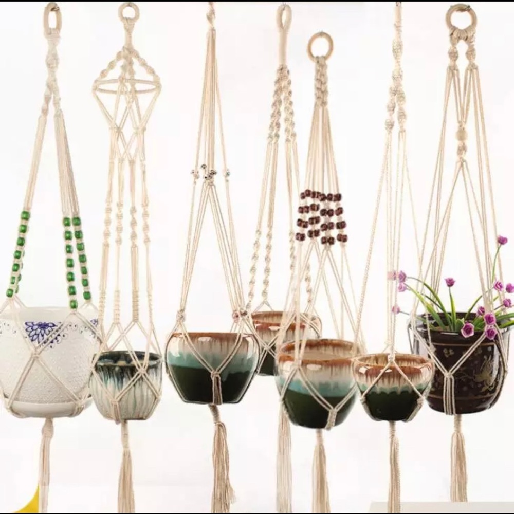 Handmade macrame plant holder - Picture 4 of 4